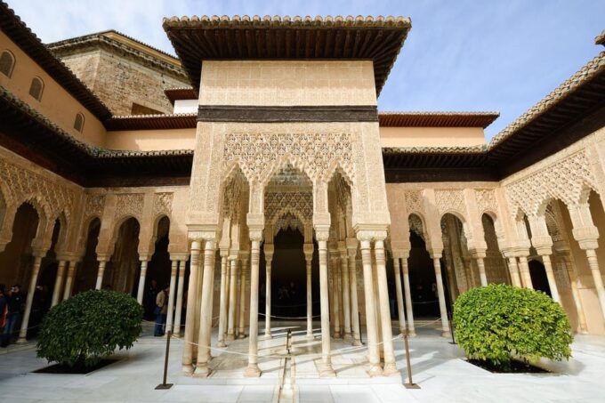Granada: Alhambra Guided Tour Including Nasrid Palaces - The Palace of Charles V