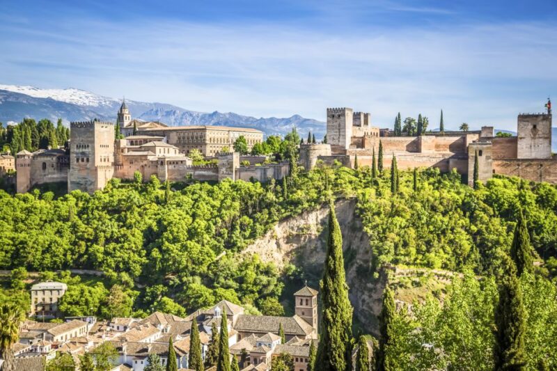 Granada: Alhambra, Nasrid, and Generalife Private Tour - Key Points