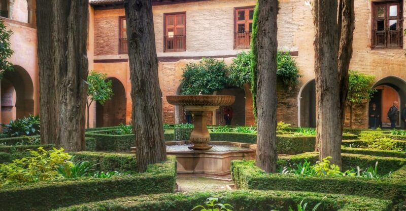 Granada: Alhambra & Nasrid Palaces Small Group Guided Tour - The Significance of the Nasrid Palaces