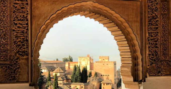 Granada: Alhambra & Nasrid Palaces Small Group Guided Tour - The Knowledgeable and Engaging Tour Guides