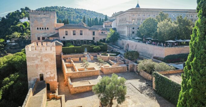 Granada: Alhambra & Nasrid Palaces Small Group Guided Tour - Important Practical Information