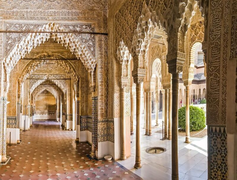 Granada: Alhambra & Nasrid Palaces Tour With Tickets - Experience Highlights