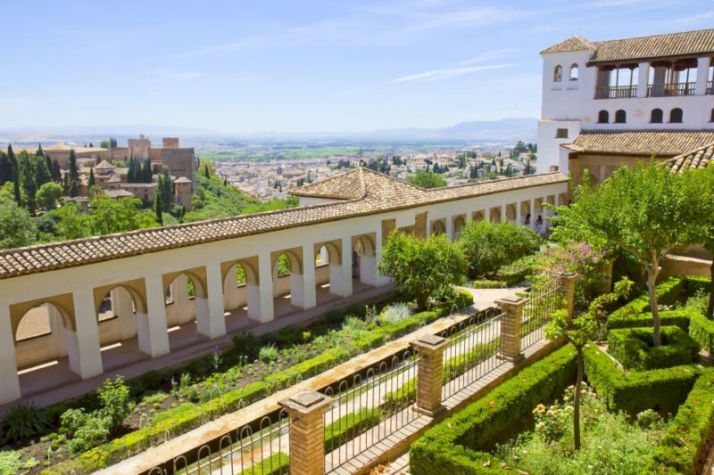 Granada: Alhambra Small Group Tour With Nasrid Palaces - Inclusions and Meeting Information