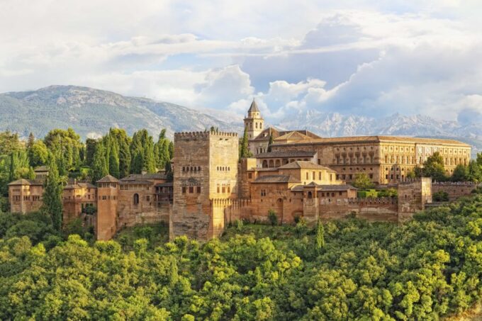 Granada: Alhambra Small Group Tour With Nasrid Palaces - Wandering the Generalife Gardens