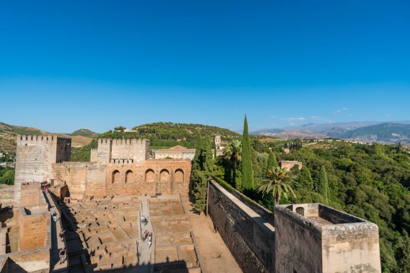Granada: Alhambra Ticket and Guided Tour With Nasrid Palaces - Tour Highlights