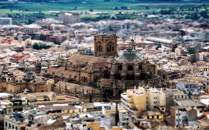 Granada and Albaicin: Historical Private Tour - Key Points