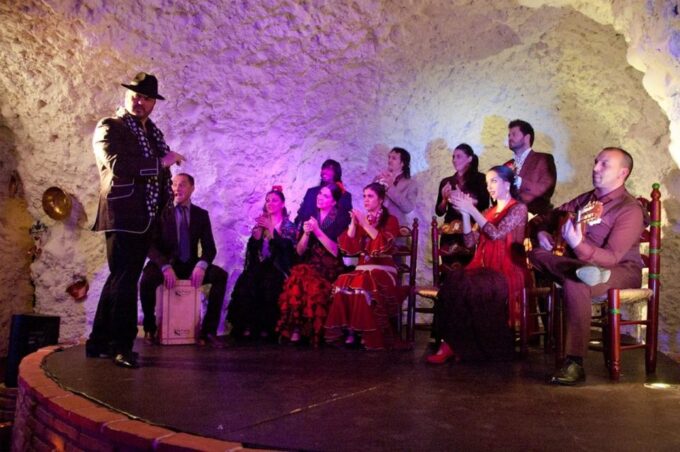 Granada: Flamenco Show at Templo Del Flamenco With Drink - Albaicin Neighborhood