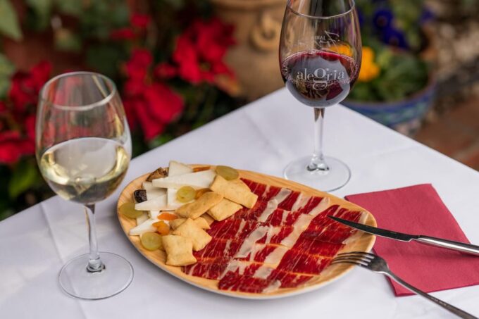 Granada: Flamenco Show With Dinner at Jardines De Zoraya - Dining at Jardines De Zoraya