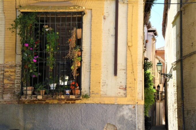 Granada: Gardens of Carmenes Guided Tour - Explore the Carmenes of Granada