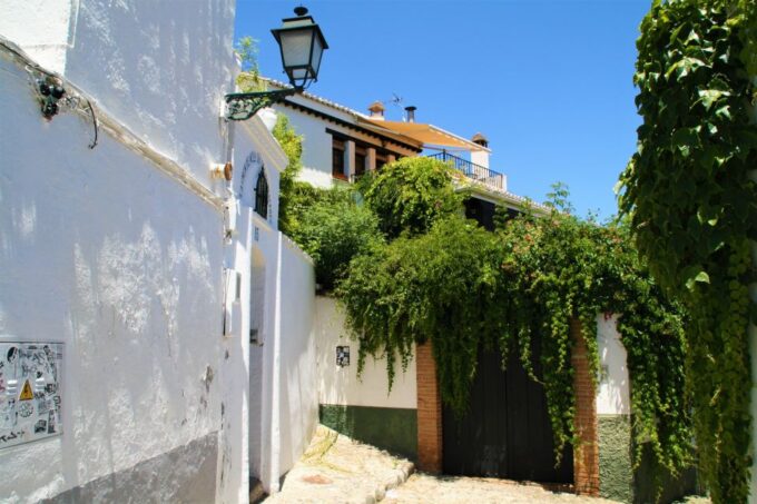 Granada: Gardens of Carmenes Guided Tour - History and Architecture of Carmenes