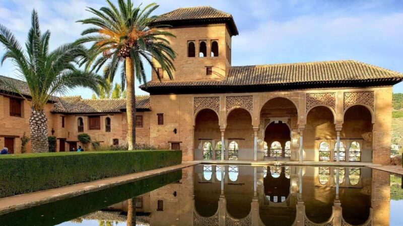 Granada: Generalife and Alcazaba Guided Tour Without Tickets - Included in the Tour