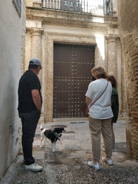 Granada: Guided Albaicín Visit With Pets - World Heritage Site