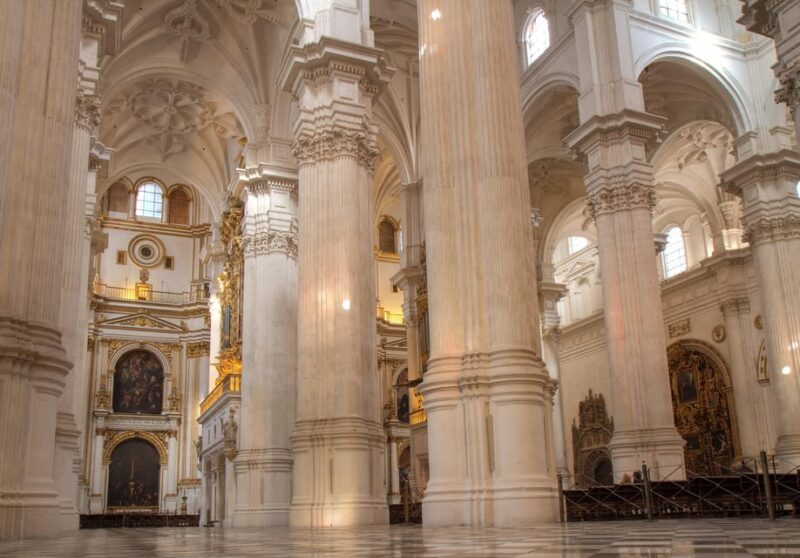 Granada: Half-Day Private Walking Tour With Local Guide - Important Information