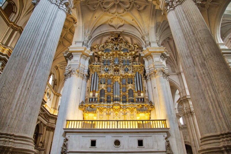 Granada: Half-Day Private Walking Tour With Local Guide - Exploring Granadas Old Town