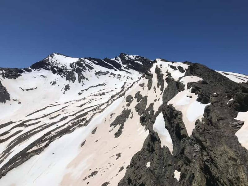 Granada: High Sierra Nevada Hiking Tour to 3000 Meters - Reaching 3000 Meters: Views and Peaks