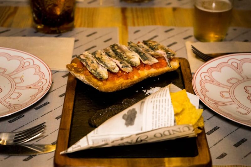 Granada: Private Tapas Tour - Experience Highlights