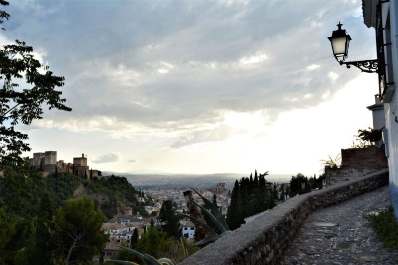 Granada: Private Tour of Albaicín, Sacromonte and Viewpoints - Cultural Insights