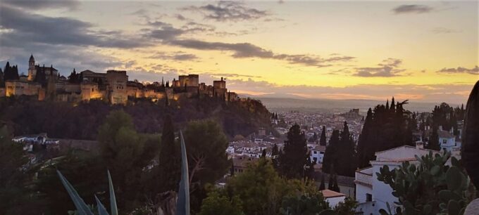 Granada: Private Tour of Albaicín, Sacromonte and Viewpoints - Starting Location and Tour Duration