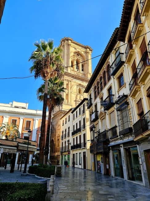 Granada: Tapas and Wine Tour with Local Guide. All included. - The Sum Up