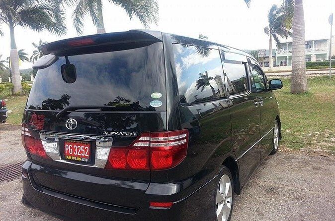 Grand Palladium Resort Private Transfer - The Vehicle Experience: Comfort and Convenience