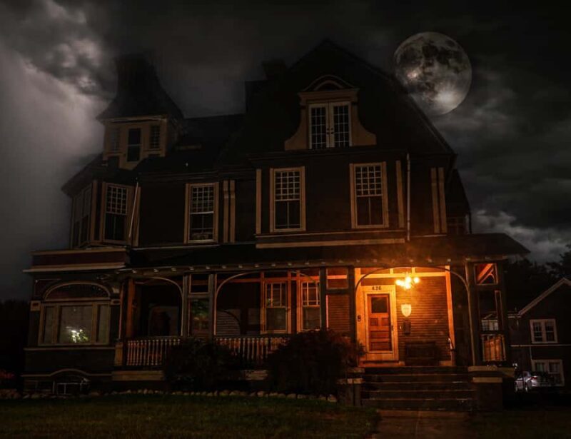 Grand Rapids Wraiths and Witches Ghost Tours - A Detailed Look at the Haunted Tour Experience