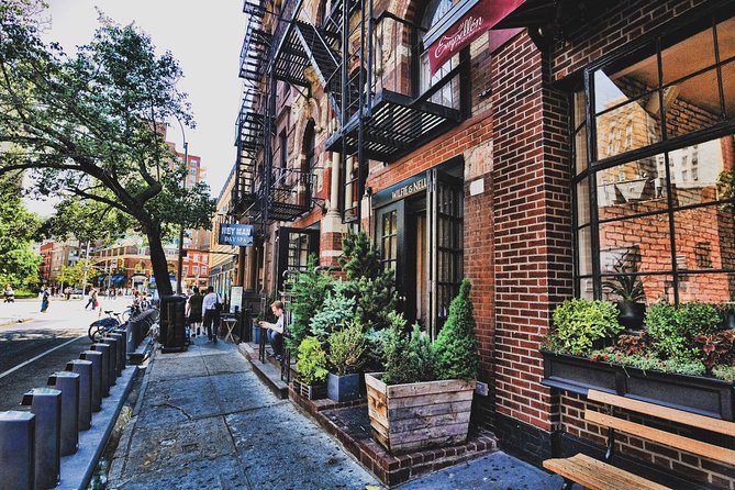 Greenwich Village History, Culture, and Food Tour With Local Expert - Photographers Paradise: Iconic Photoshoot Spots