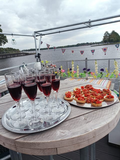 Groningen: Private Highlights BBQ with Drinks on the Lake - Who Will Enjoy This Experience?