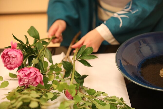 Group Charter Japanese Traditional Flower Arrangement in Tokyo - Overview of the Experience