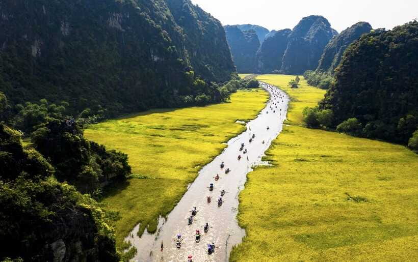 Group Tour: Hoa Lu - Tam Coc/Trang An - Mua Cave From Hanoi - Transportation and Arrival