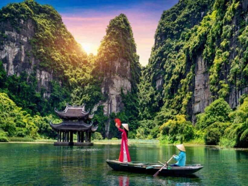 Group Tour: Hoa Lu - Trang an Boat Trip - Mua Cave - Overview of the Tour