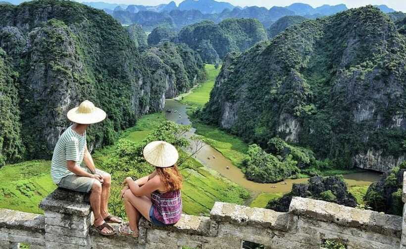 Group Tour: Hoa Lu - Trang An/Tam Coc - Mua Cave From Ha Noi - Local Cuisine Experience