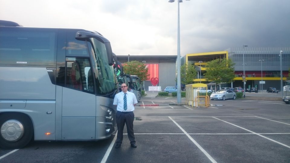 Groups From Airport to London Hotel - Meeting and Pickup Details