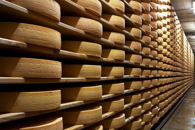 Gruyères Private Tour From Geneva With Panoramic Golden Train - Accessibility and Participation