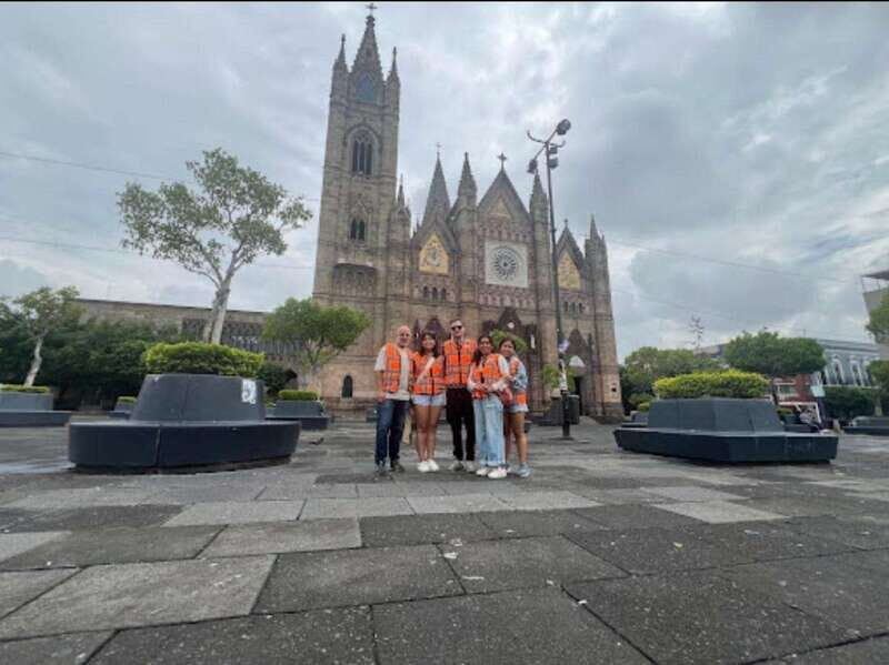 Guadalajara: Bicycle tour of the city visiting places of interest. - Practical Details and Tips