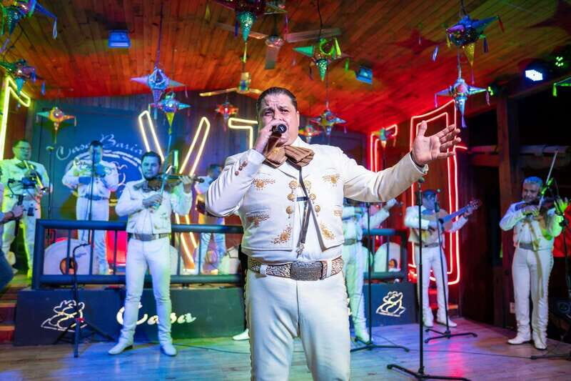 Guadalajara: Guided Tlaquepaque Night Tour with Hotel Pickup - Key Points