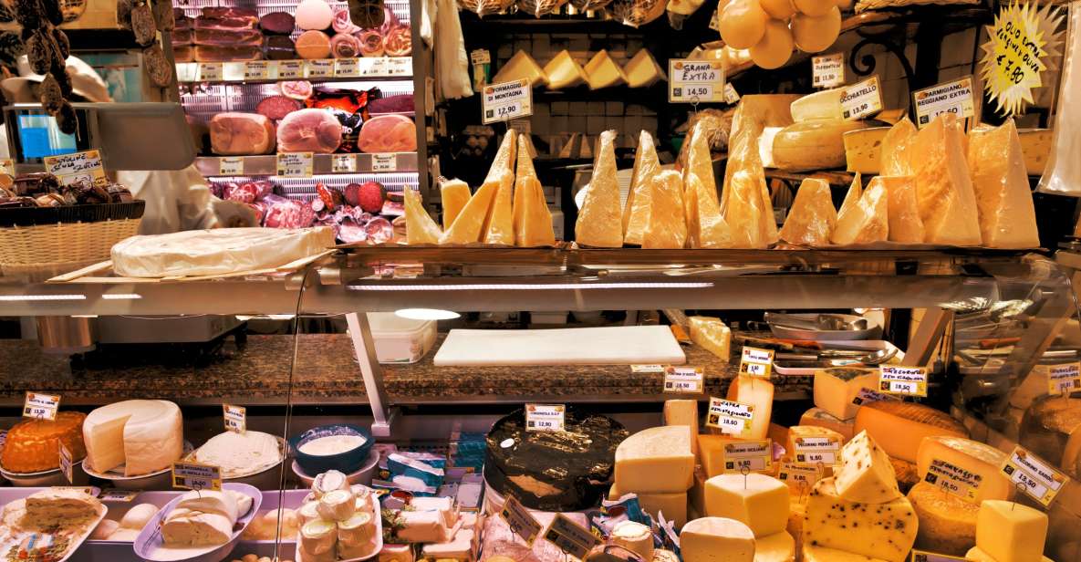 Gubbio: Market Tour and Meal at a Local's Home - Languages and Group Type