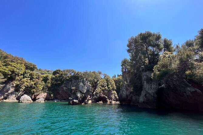 Guided Boat Tour of the Gulf of Poets - FAQs