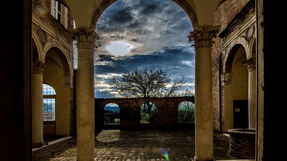 Guided Group Tour of Ducal Palace and National Gallery - Tour Duration and Language