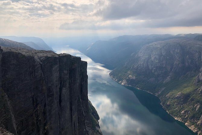 Guided hike to Kjerag and Kjeragbolten - An Introduction to the Experience