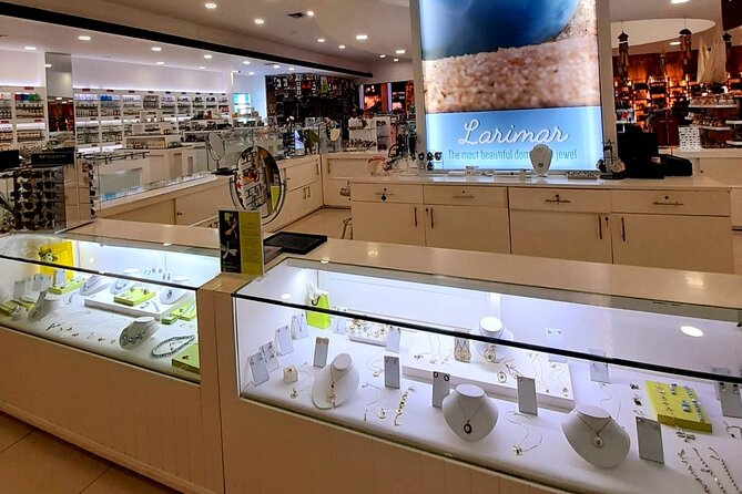 Guided Shopping Tour: Cigar Museum, Choco Factory, Rum Tasting, Souvenirs... - Confirmation and Accessibility