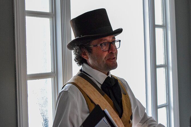 Guided Tour and Quebec Gins at the Quebec Garrison Club - Key Points