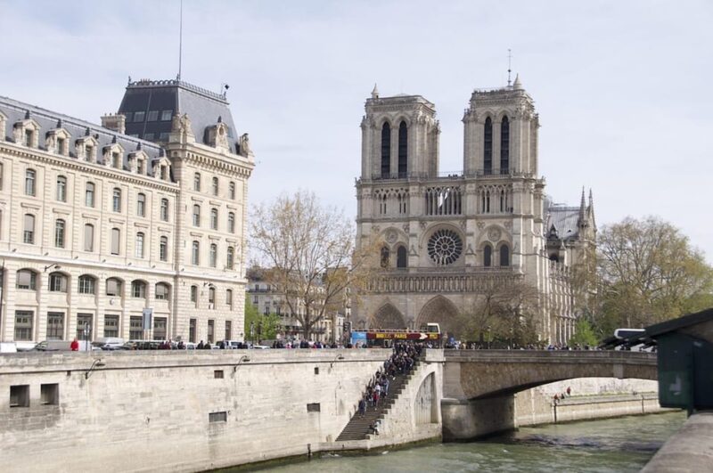 Guided Tour in Italian: Along the Seine and the Latin Quarter - Key Points