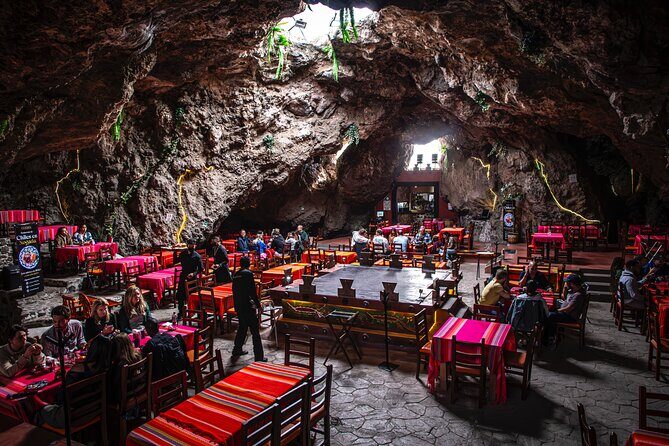 Guided Tour in Pyramids + Transportation + Breakfast in Cueva - Discovering Craftsmanship at Tlalocan