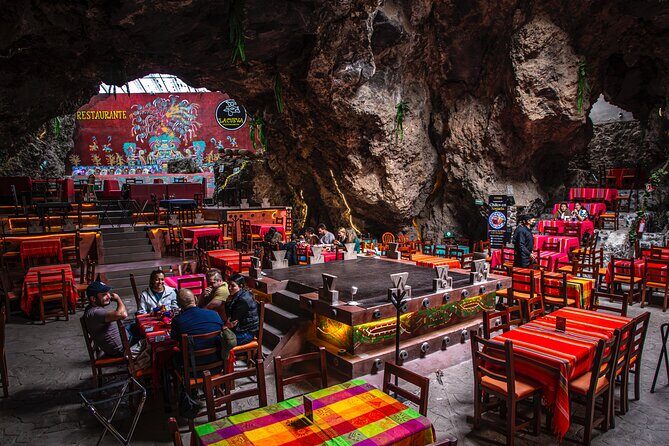 Guided Tour in Pyramids + Transportation + Breakfast in Cueva - The Majestic Pyramids of Teotihuacan