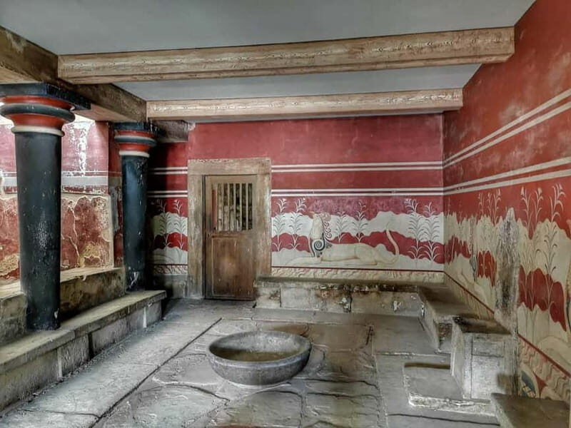 Guided Tour Knossos Palace in English - The Meeting Point: Easy and Central
