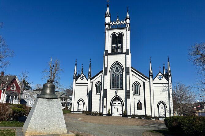 Guided Tour Lunenburg, Mahone Bay and Ovens Park from Halifax - FAQ