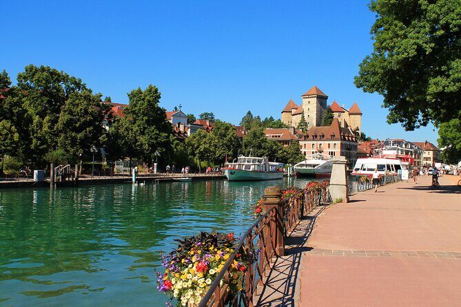 Guided tour of Annecy + Fondue cruise on the lake from Lyon - The Charm of Annecy in a Day