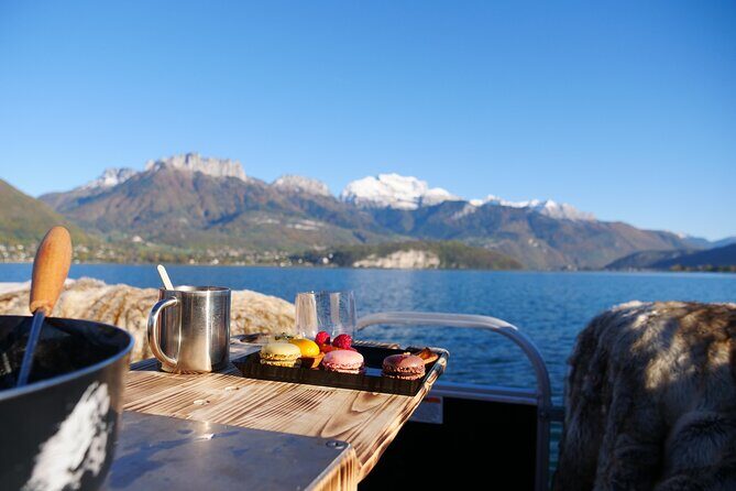Guided tour of Annecy + Fondue cruise on the lake from Lyon - FAQs