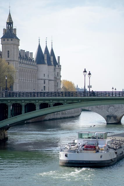 Guided Tour of Cite and Notre Dame + Sainte Chapelle Entry - Tour Features