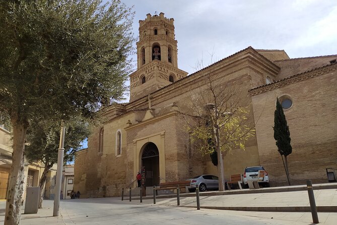 Guided Tour of Monzón and the Castle 3h. - Duration and Meeting Point Details